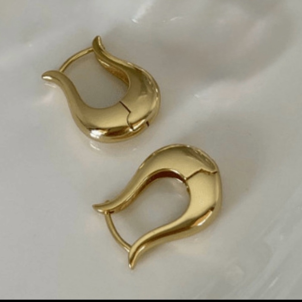 925 Sterling Silver U Huggie Earring E22-45-50
